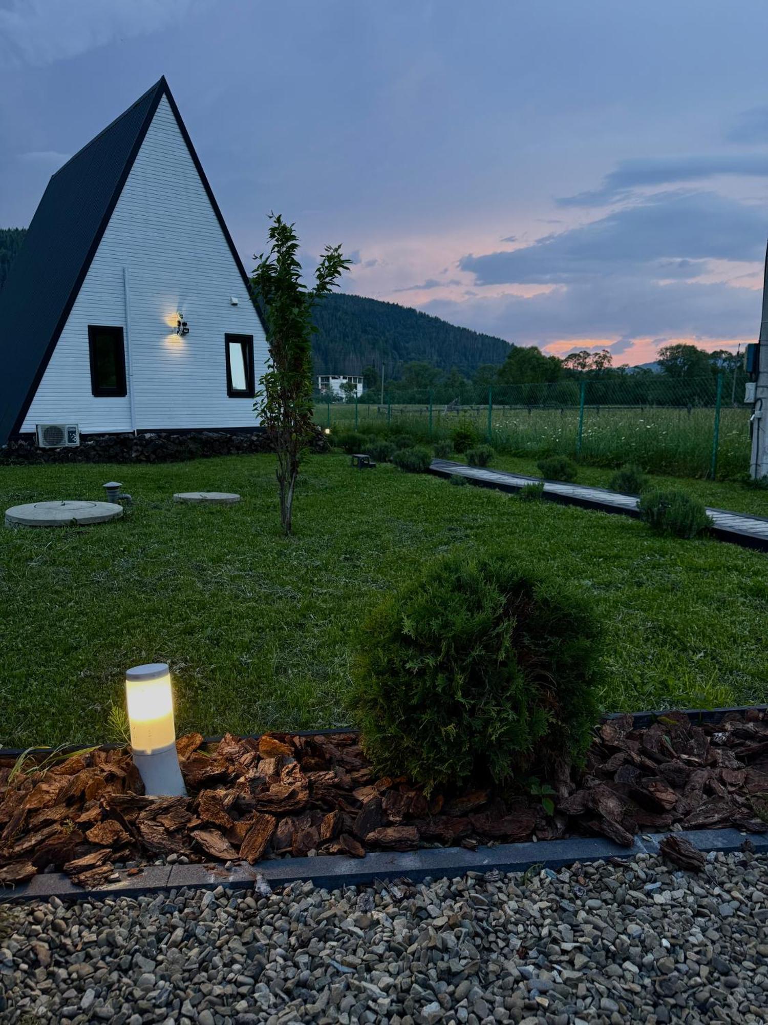 Chalet Mountains Hut Mykulychyn
